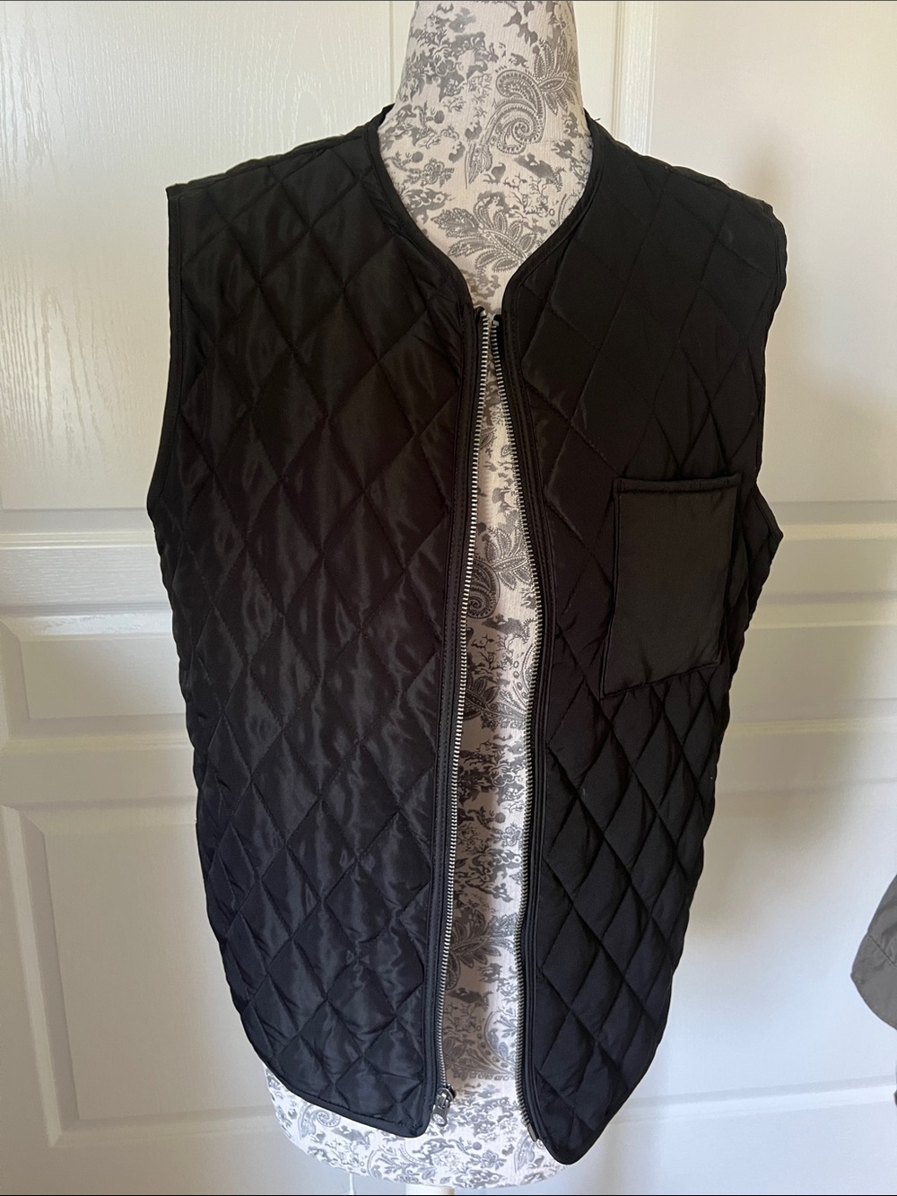 Men's Black Quilted Sleeveless Zip Vest